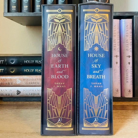 Fairyloot Exclusive  HOEAB + HOSAB by Sarah J. Maas - Picture 1 of 8